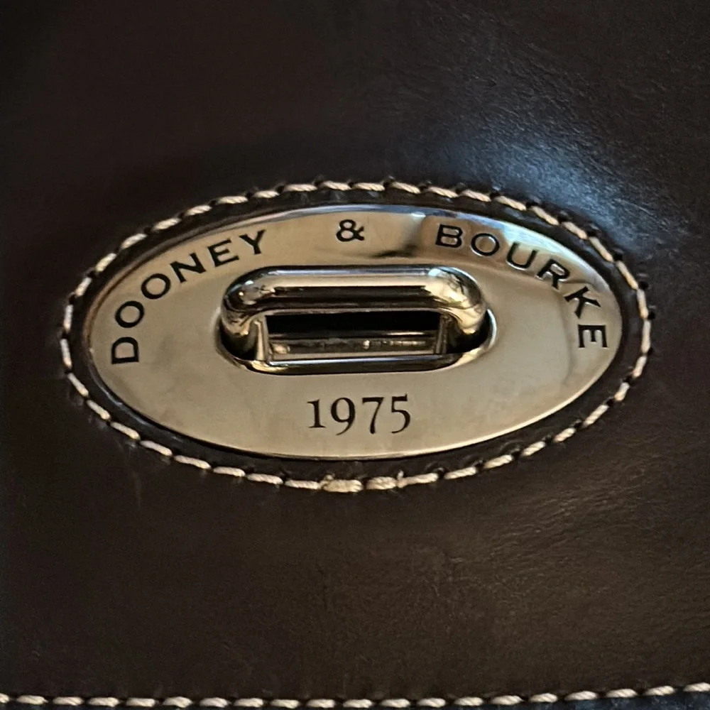 New Dooney and Bourke bag - Picture 2 of 14